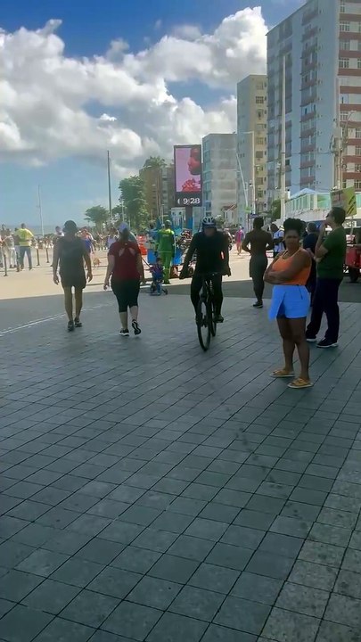 Marcada para 9h da manhã, manifestação de Bolsonaro em Salvador ainda tem baixa adesão de apoiadores