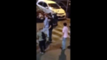 Livorno, un?altra notte di malamovida: un ragazzo sbatte un cartello stradale per terra e poi lo lancia nei fossi