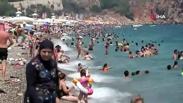 Antalya’da hava sıcaklığı 37, deniz suyu 32 derece oldu