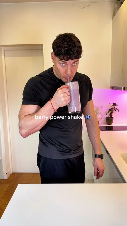 Berry power shake
