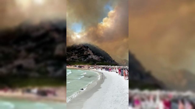 La Sardegna brucia ancora: le terrificanti immagini dell'incendio in spiaggia a Villasimius