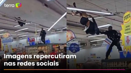 PM sobe em gôndola e retira homem pendurado no teto de supermercado no RJ