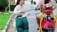这是在干嘛？What is this doing？