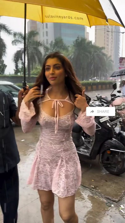 Akanksha Puri Taking Pleasure in Rain ☔️❤️👙🔥#akankshapuri #bollywood #actresses #actressreels