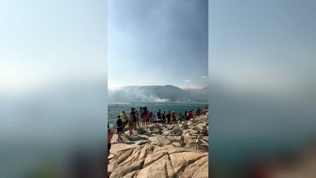 Incendio a Villasimius, i bagnanti evacuati dalla guardia costiera