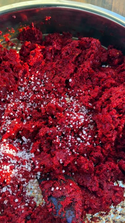 موسم الفلفل بلش.. مين عم يحضر معجون الفلفل؟ 🌶️ بلشتو بتحضير الهريسة الحارة؟ مين بيحب الطعم الناري؟ 🔥