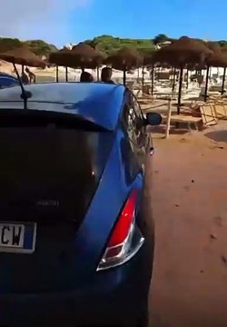 Fiamme a ridosso spiaggia Villasimius, bagnanti in fuga