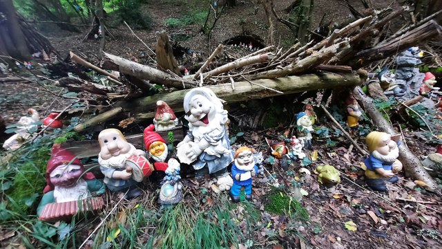 SÉRIE - L'Eure secrète, l'Eure insolite - Le village de nains de jardin de la forêt de Conches,