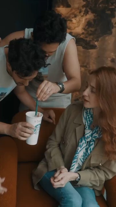 Cameleon in Starbucks 🤯