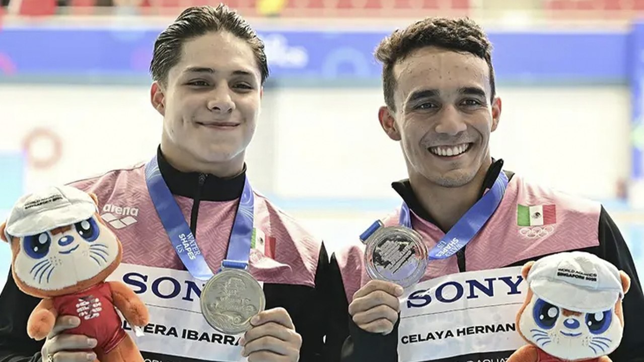 Osmar Olvera y Juan Celaya ganan medalla de plata en el Mundial de Deportes Acuáticos Singapur 2025 en clavados sincronizados