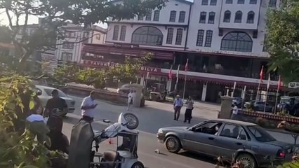 Sinop'ta elektrikli motosiklet devrildi: 1 yaralı