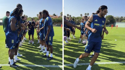 Raúl Jiménez regresa al Fulham y así le dan la bienvenida sus compañeros