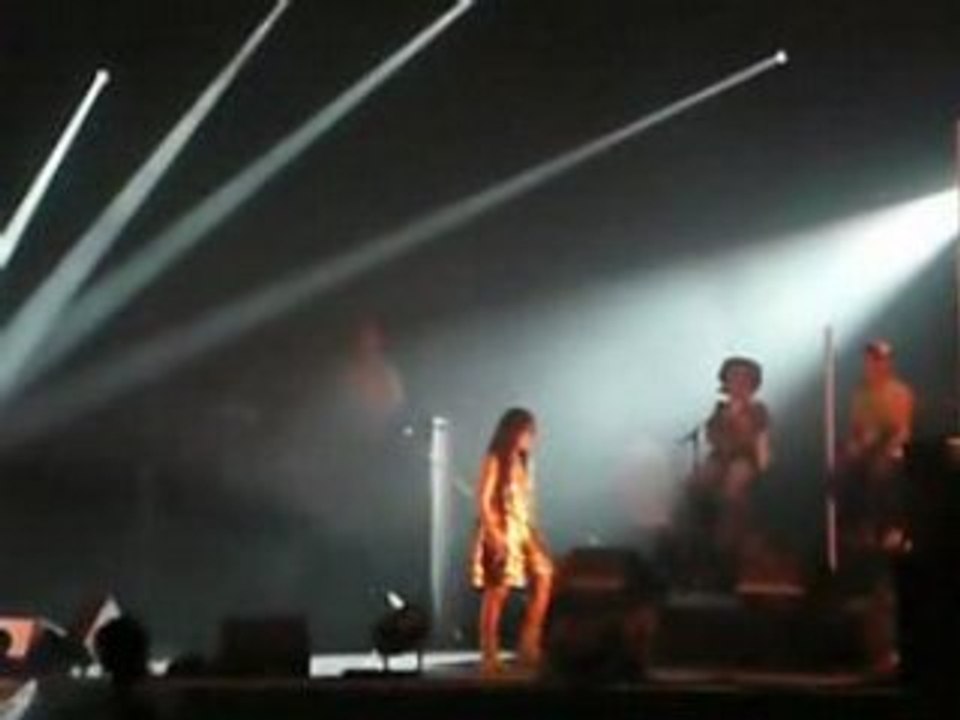 Amel Bent Repetitions Scandale version anglais