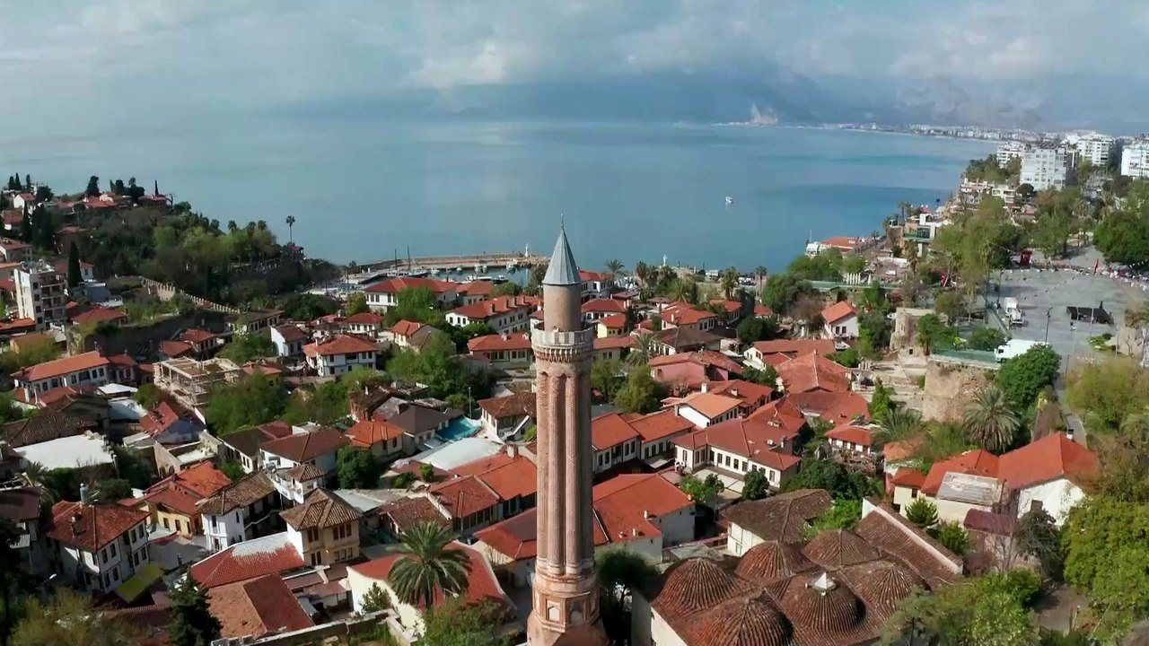 Antalya, bir günde 104.359 yabancı ziyaretçiyle tüm zamanların rekorunu kırdı