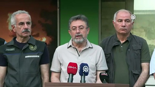 Orman yangınlarında son durumu açıklayan Bakan Yumaklı eleştirileri hedef aldı