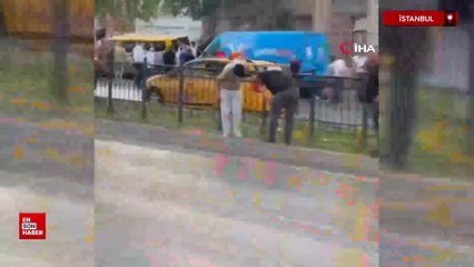 İstanbul Beyoğlu'nda minibüs otobüse çarptı