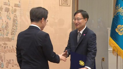 이 대통령, 국방·통일·해수부 장관 등 임명장 수여…15명 임명 완료 / YTN