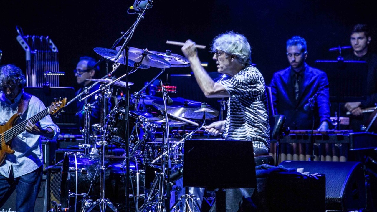 Stewart Copeland, live con orchestra del batterista dei Police per rivivere i grandi successi della band di Sting