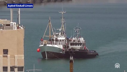 İsrail'in uluslararası sularda alıkoyduğu Hanzala gemisindeki aktivistler, Aşdod Limanı'na ulaştı