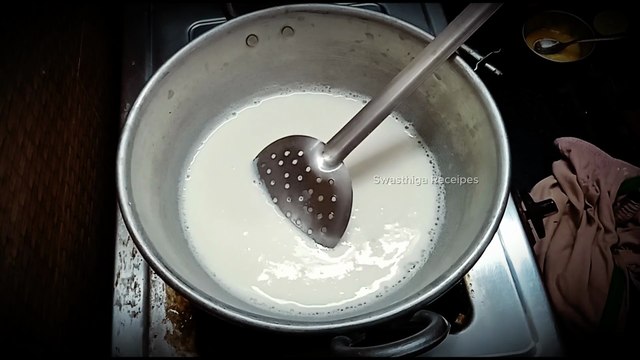 இனிப்பான பால்கோவா செய்வது எப்படி? | Swasthiga Recipes | Traditional Milk Sweet Recipe in Tamil