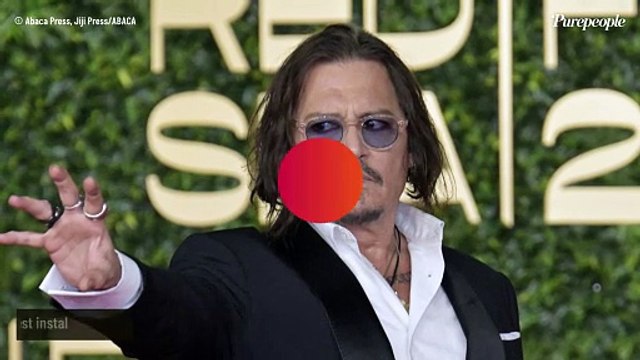 Nouvelle vie pour Johnny Depp ! 10 chambres, cottages… L'immense manoir qu'il occupe dans un pays voisin vaut le coup d’oeil