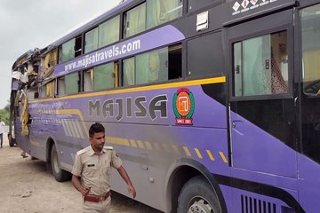 चकढाणी-इग्यासनी के बीच ट्रेलर और बस की टक्कर