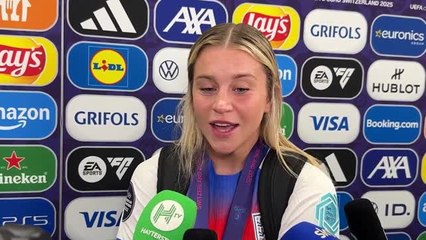 Angleterre - Russo : “On a défendu comme des folles, mais on y a toujours cru”