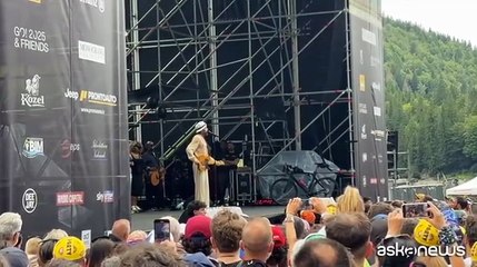 L'inno per la pace di Jovanotti al bike concert del No Borders Festival