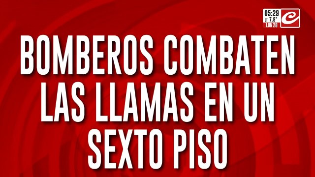 Voraz incendio en un edificio de Congreso: hay decenas de personas evacuadas