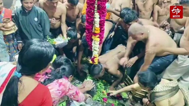 श्रावण सोमवार 2025 : घृष्णेश्वर मंदिरात भाविकांची तुफान गर्दी, मात्र यंदा श्रावणात अभिषेक बंद