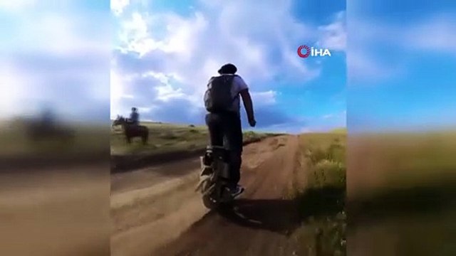 Tek Teker Ve Atın Nefes Kesen Yarışı