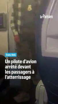 Un pilote d’avion arrêté devant les passagers à l’atterrissage