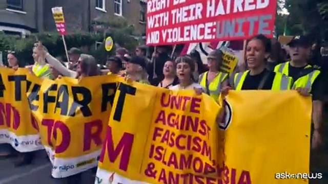 Gb, arresti e tensione tra manifestanti pro e contro l'immigrazione