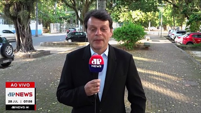 Elefante-marinho surpreende banhistas em praia no Rio de Janeiro