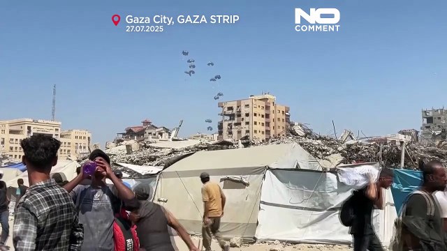 Грузовики с гуманитарной помощью направляются в Газу