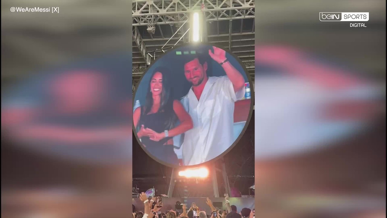 Lionel Messi and Antonela Roccuzzo surprised by Coldplay Kiss Cam