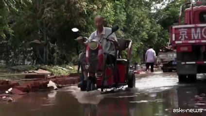 Cina, piogge torrenziali nel Nord. Quattro morti per una frana