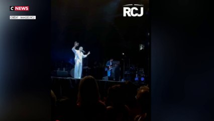 Malgré les appels au boycott, le chanteur Amir s'est produit sur scène