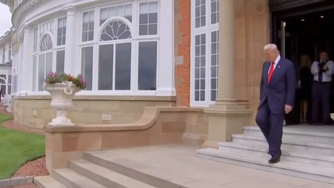 Donald Trump drowned out by Scottish bagpipes as US president greets Keir Starmer