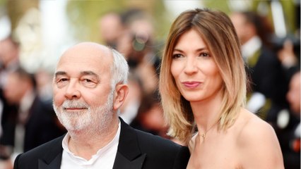 FEMME ACTUELLE - “Elle n’a pas quinze ans non plus" : en couple avec une femme de 30 ans sa cadette, Gérard Jugnot se confie sur leur relation
