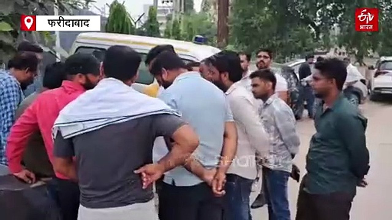 फरीदाबाद में बिजली लाइन ठीक करने के दौरान अचानक...