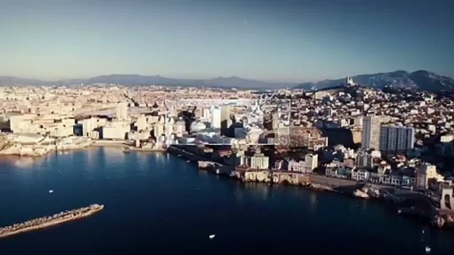 La bande-annonce de l'épisode de Léo Mattei , dans lequel Karine Ferri fait ses débuts dans la comédie. L'animatrice quitte TF1 pour RMC