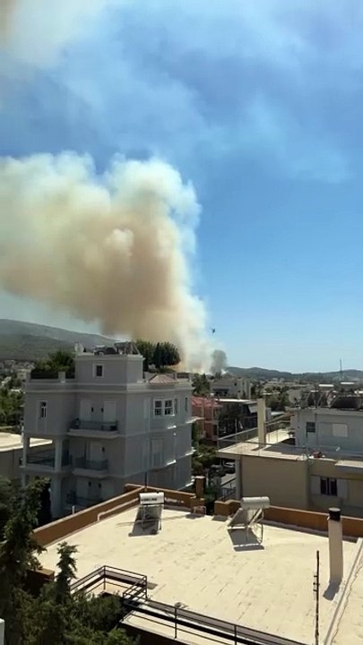 Μπέττυ Μαγγίρα: Το βίντεο από τη φωτιά κοντά στο σπίτι της 1