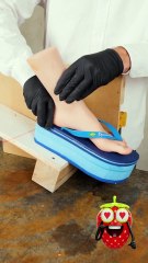 Hide your stuff in sandals! 😱🏖️ #beachhack #secretstash #diy