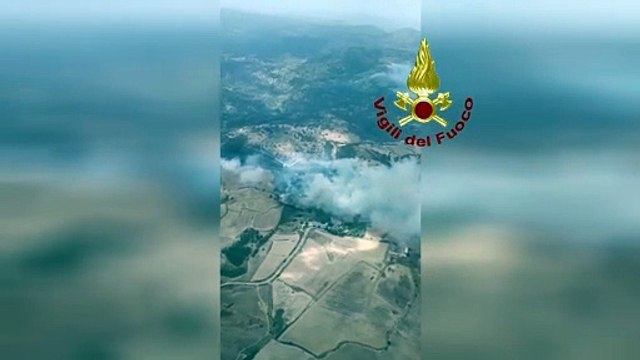 La ricognizione dall'elicottero sull'incendio tra Osilo?e?Codrongianos