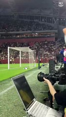 Roony Bardghji festeja su gol contra el Vissel Kobe con la pose de Luffy