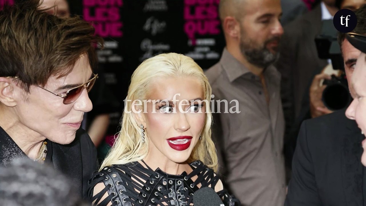 "C'est déjà Halloween ?" : cette chanteuse légendaire des années 2000 pose en showgirl sulfureuse, les internautes s'acharnent sur le sex symbol