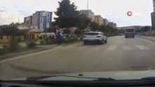 Minibüsün çarptığı yaya yaralandı: O anlar kamerada