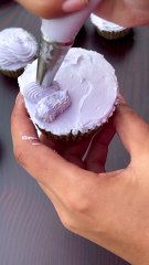 Easy Cupcake Decoration #tastemadeworld #shorts #icing #cupcakeicing #cupcakedesign #cupcakefrosting #food #viralvideo #foryou #reels #exploretheworld #fyp #trending