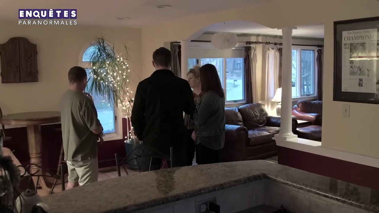 UN ESPRIT MALVEILLANT QUI HANTE DEUX MAISONS  Duo de lau delà